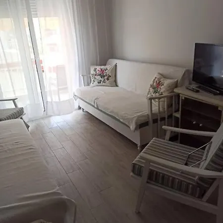Zeusplace 2 公寓 Paralía